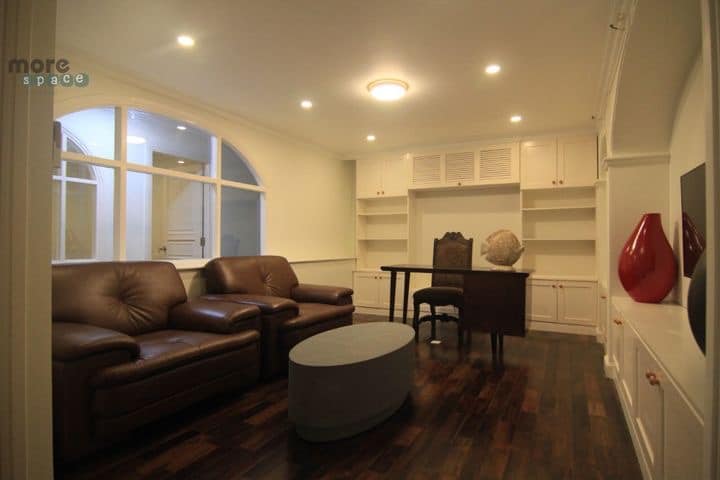 Spacious 5 Bedrooms Vista Verde Apartment For Rent