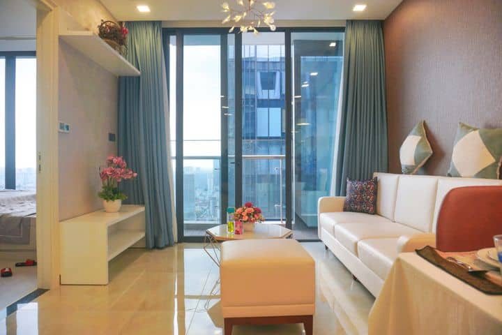 Cozy 02 Beds High-Floor Vinhome Bason For Rent