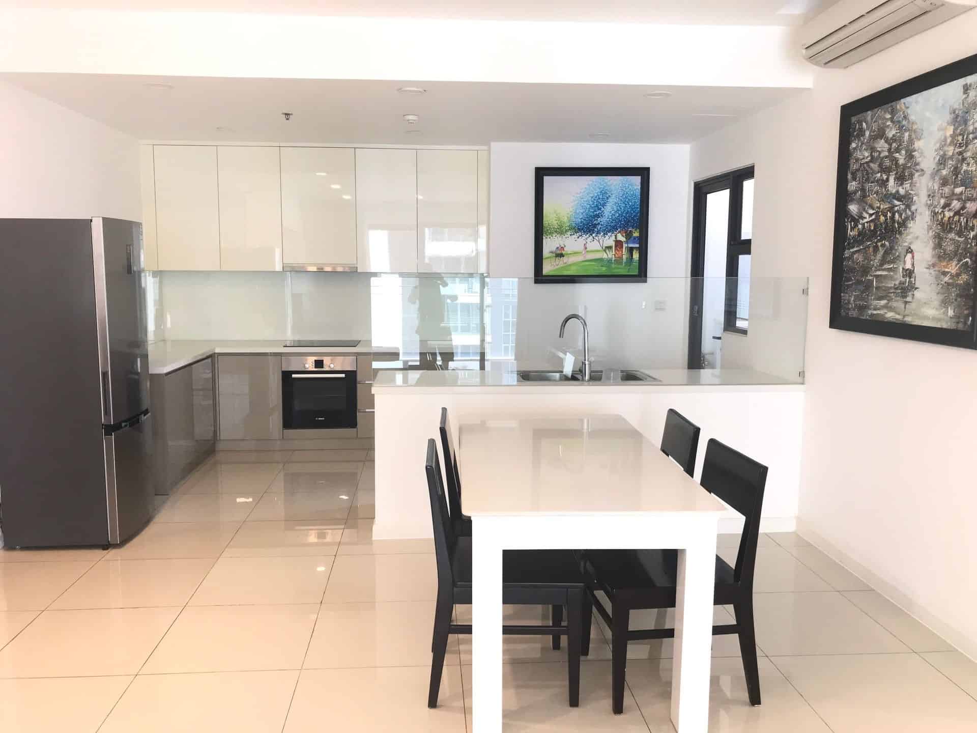 Amazing Apartment With Open Living Area For Rent