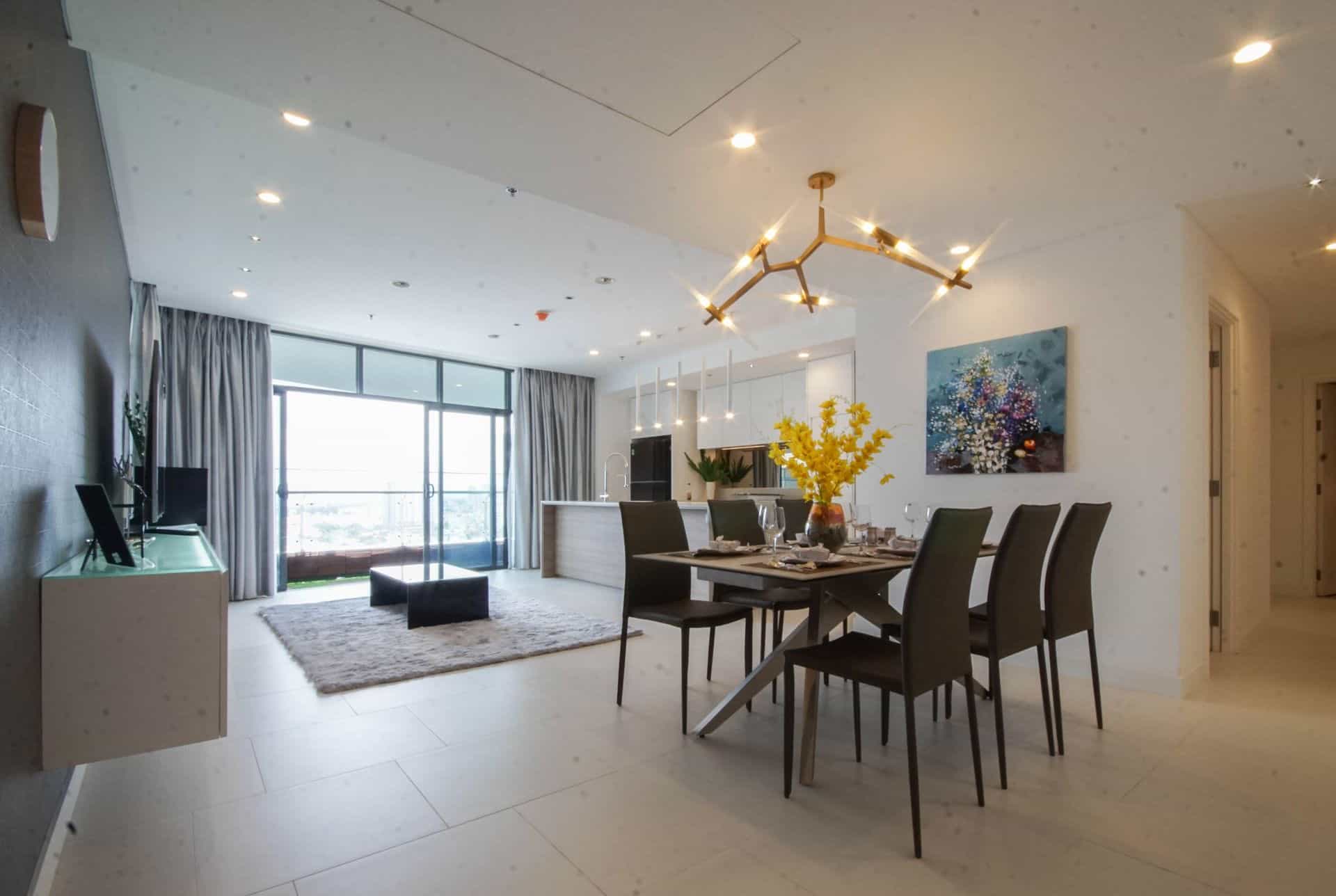 Chic Style 03 Beds City Garden Condo