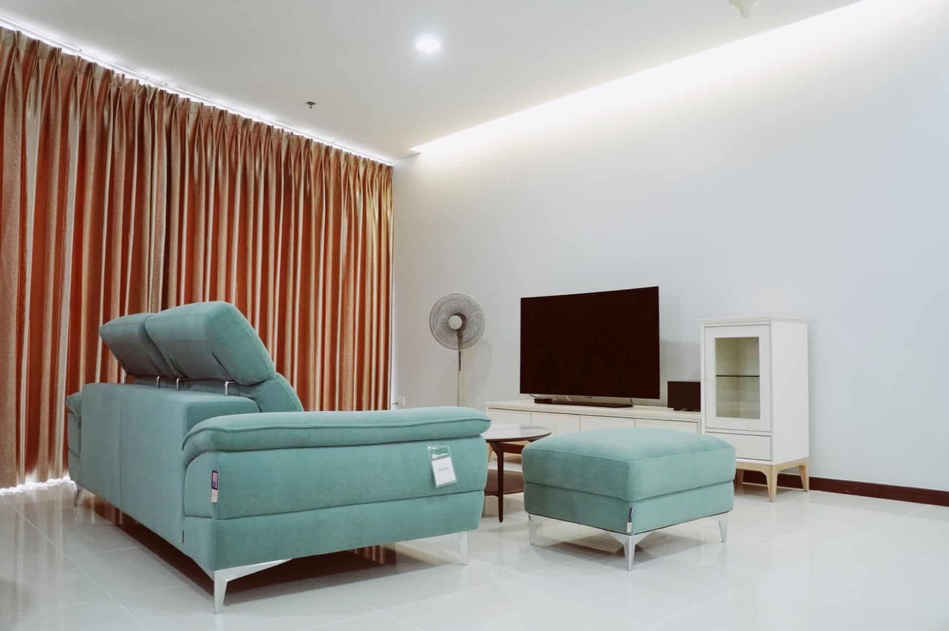 Upscale 02 Beds City Garden Apartment