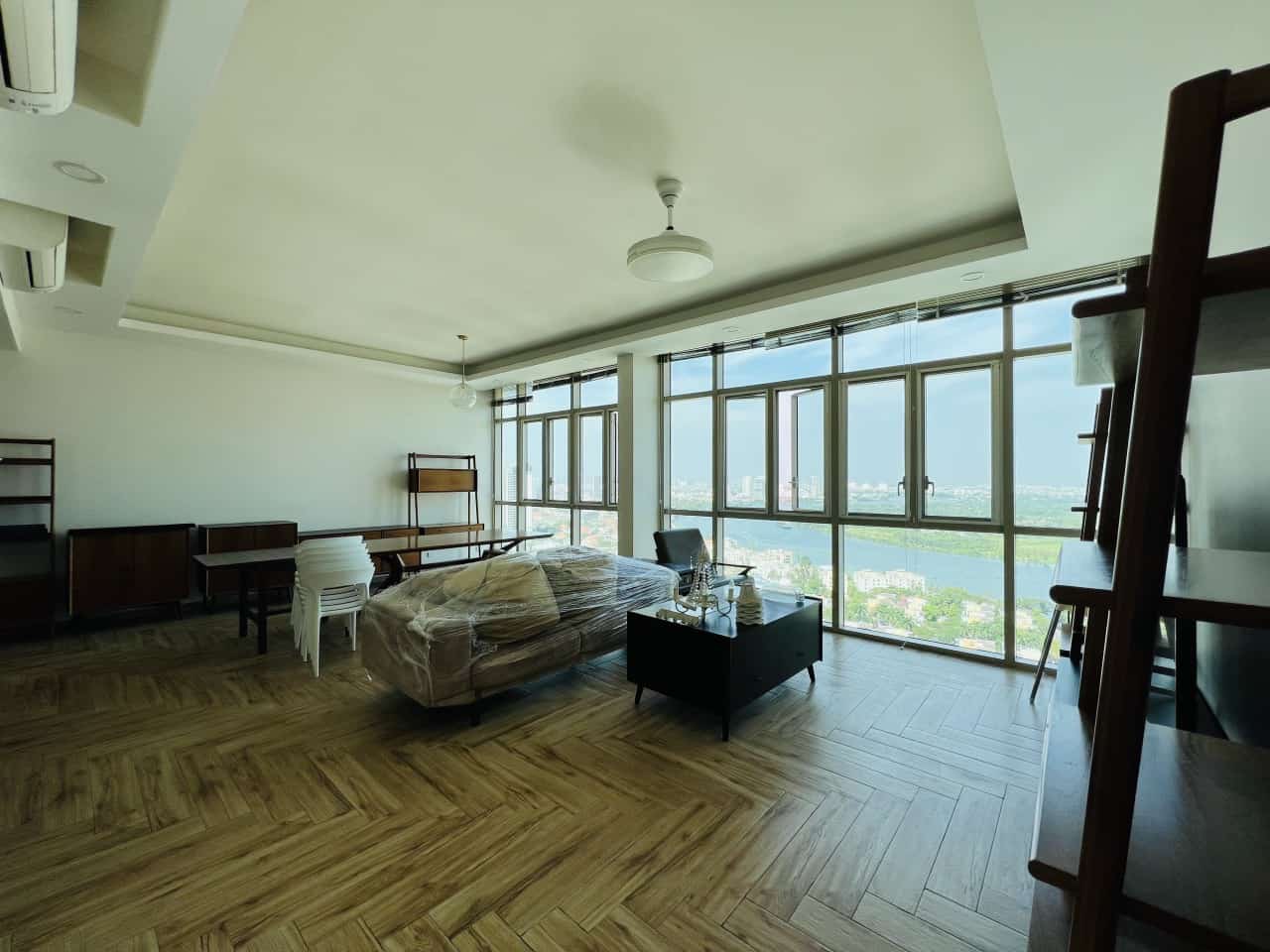 Newly Refurnished Rare 04 Bedroom Riverview In Vista An Phu