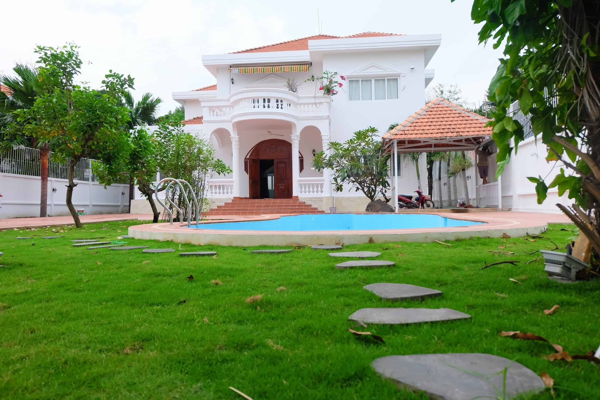 Spectacular 1100 Sqm Villa In Phu Nhuan Compound For Rent