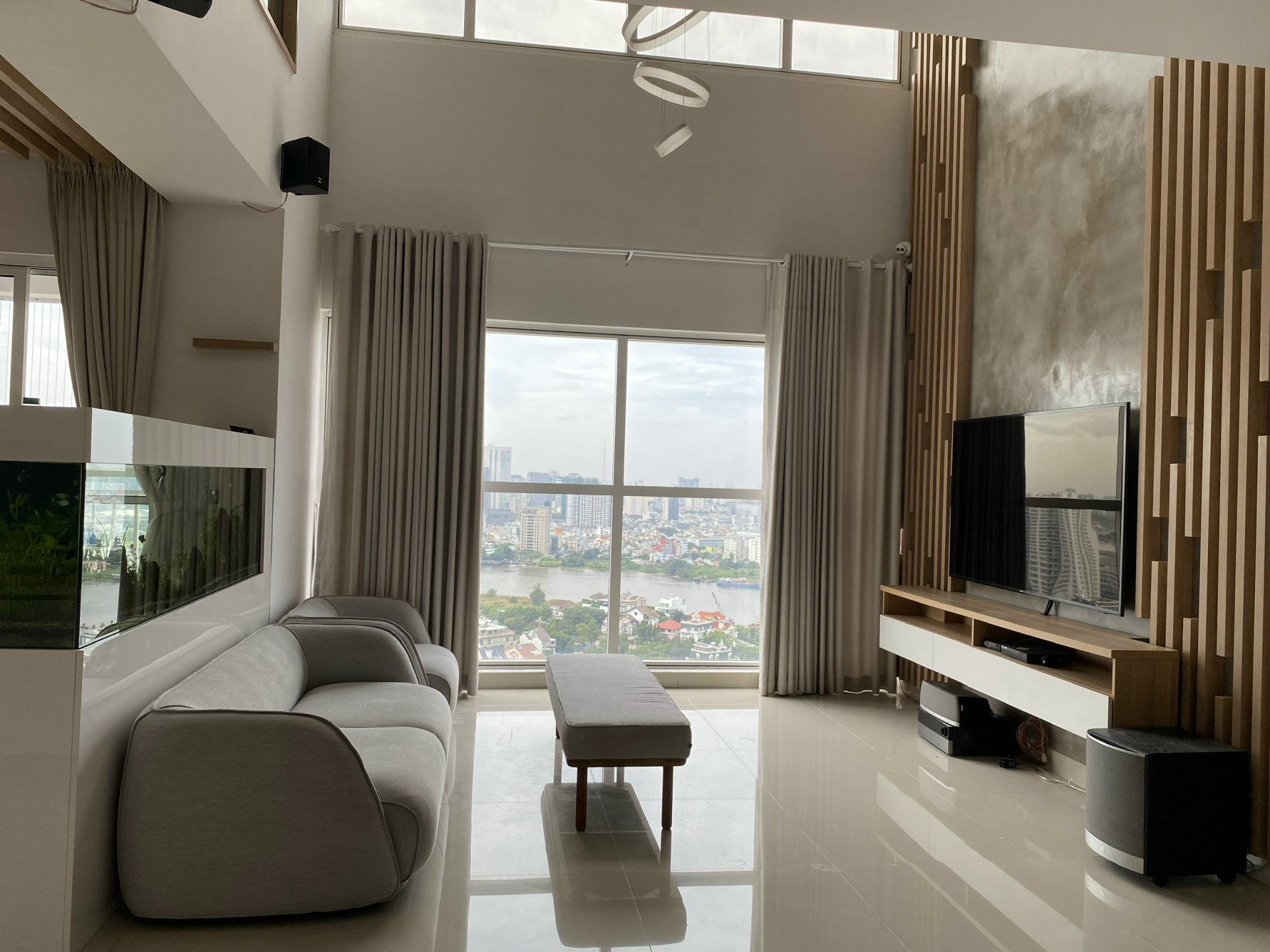 Large Elegant Penthouse Tropic Garden For Rent