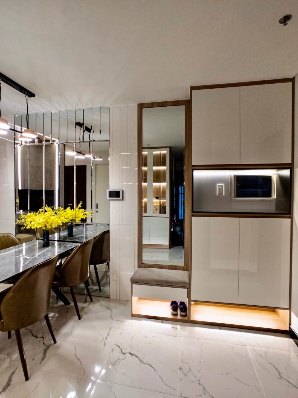 Awe Inspiring 02 Bedrooms Empire City Apartment For Rent