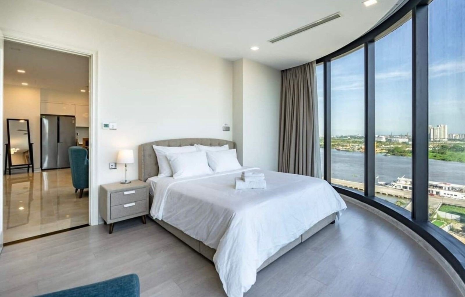 03 Bedrooms Low Floor Unit Vinhome Golden River VG687