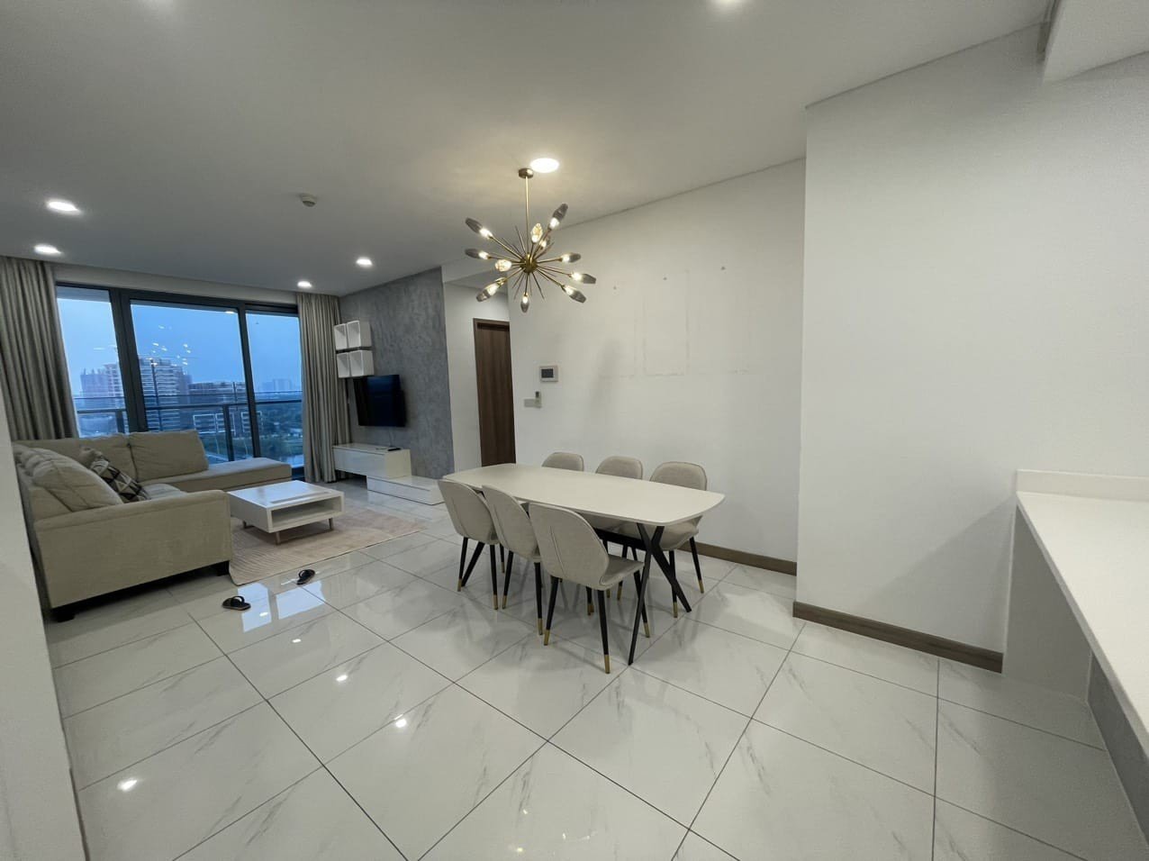 Basic Furniture 03 Bedrooms Sunwah Pearl For Rent SP249