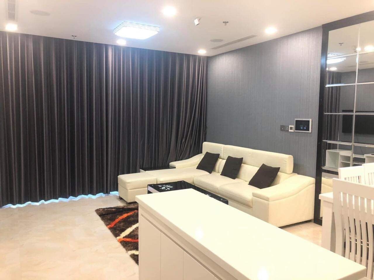 Luxurious 02 Beds Apartment Vinhome Golden River For Rent VG785