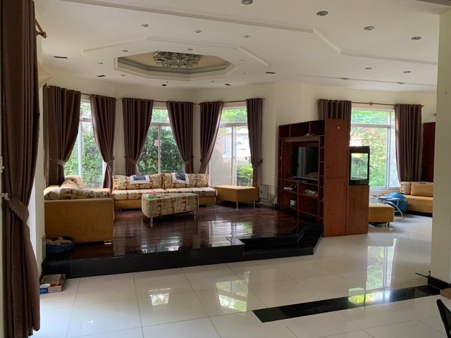 Beautiful Villa With Small Garden Cheap Price In District 9 For Rent