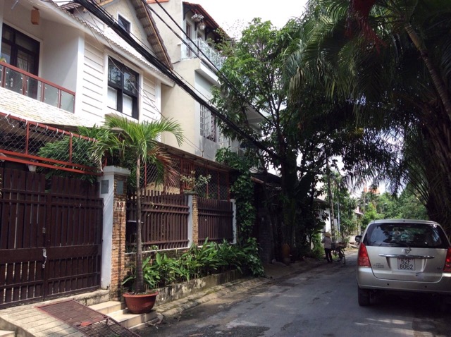 Quiet House With Small Garden In Lang Bao Chi Thao Dien