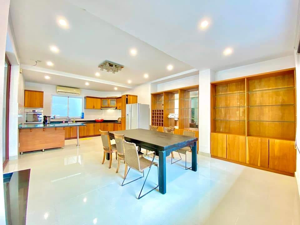 Spacious 04 Bedrooms Villa Near BIS Thao Dien