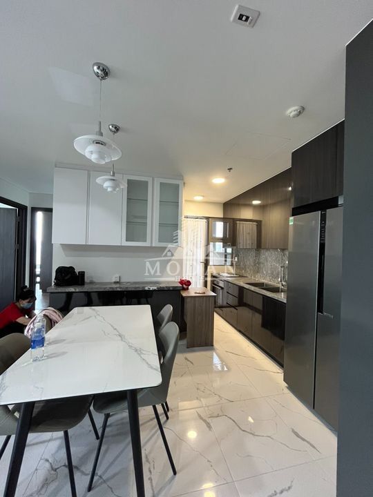 Modern 02 Bedrooms Middle Floor Empire City Apartment