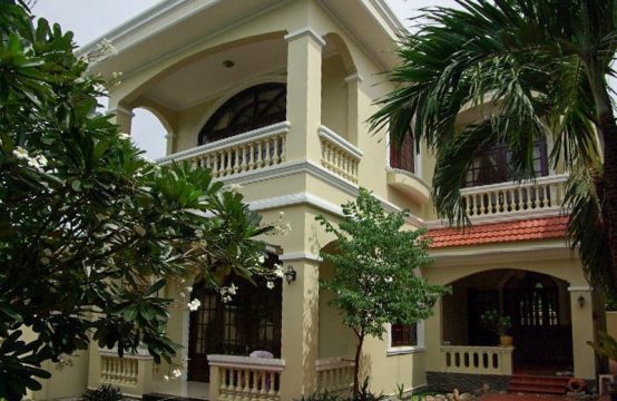 3 Bedrooms Colonial Villa With Big Terrace For Rent