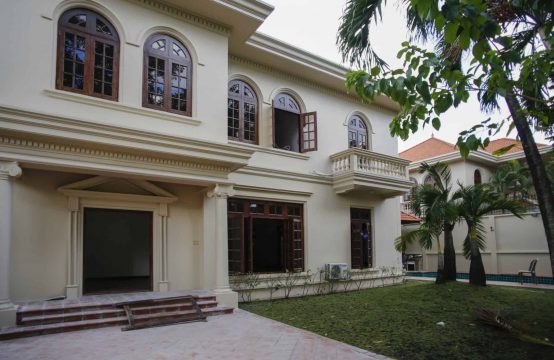 Large And Old-Fashioned France Style Villa For Rent In Thao Dien