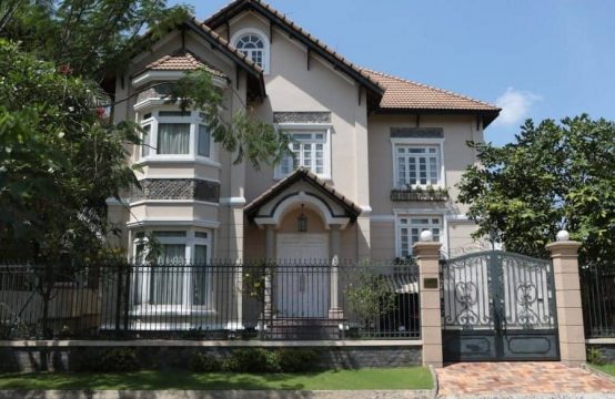 Old Fashionable Style Yet Amazing Villa In Compound Thao Dien For Rent.