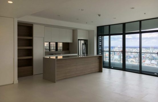 Unfurnished 3 Beds 147 Sqm Apartment For Rent - City Garden
