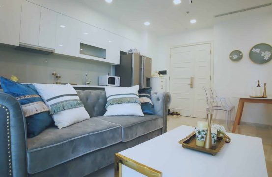 Gorgeous 2 Bedrooms Apartment Vinhome Golden River For Rent