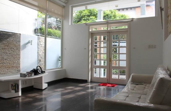 Bright And Charm House In Small Alley Thao Dien